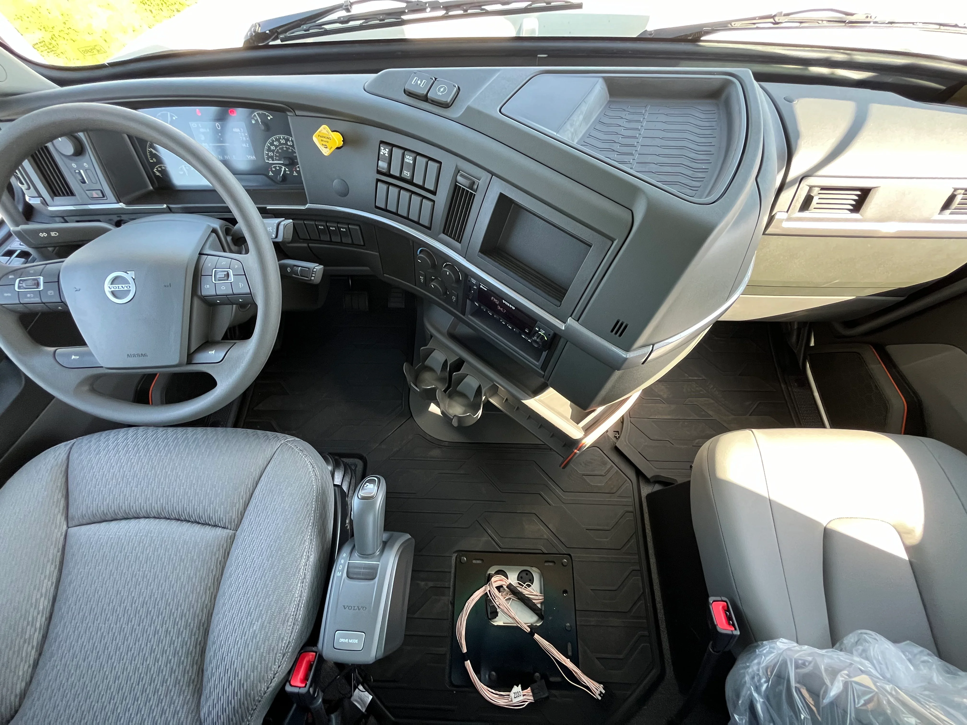 2025 Volvo VHD 300 in La Vergne, TN — photo 12