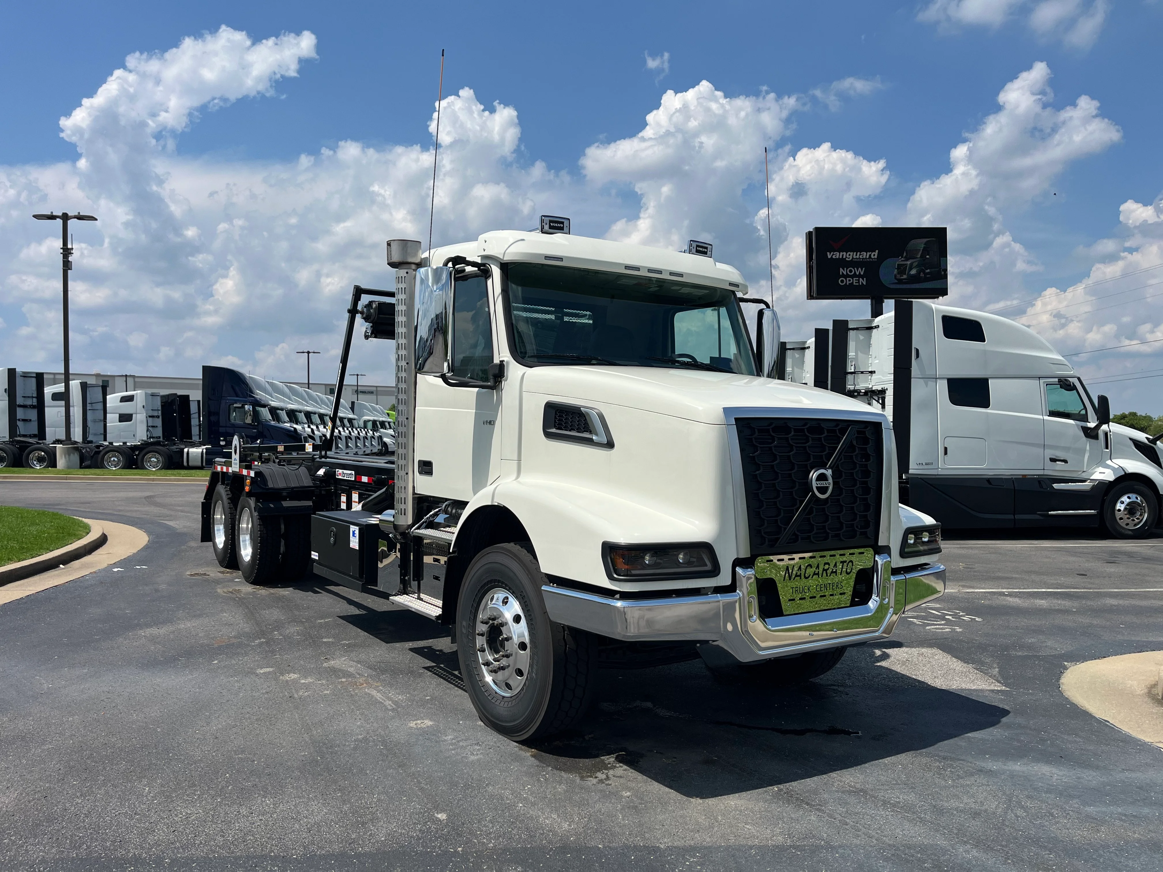 2025 Volvo VHD 300 in La Vergne, TN