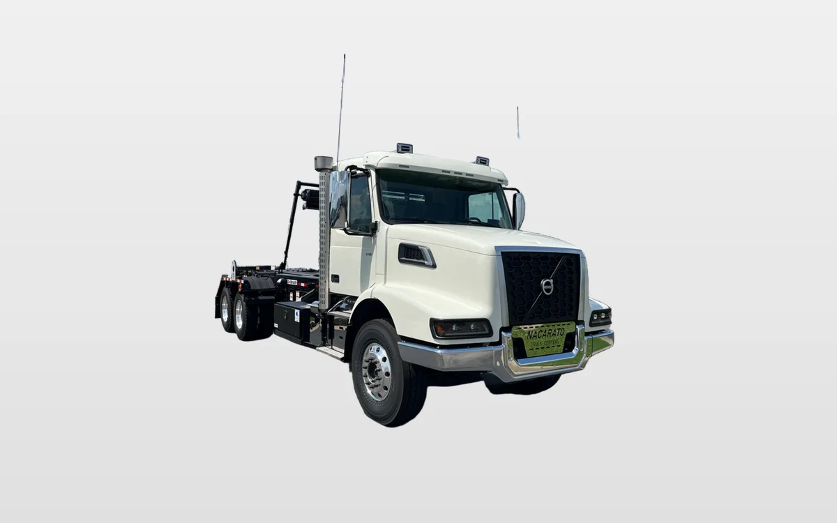 2025 Volvo - image 1