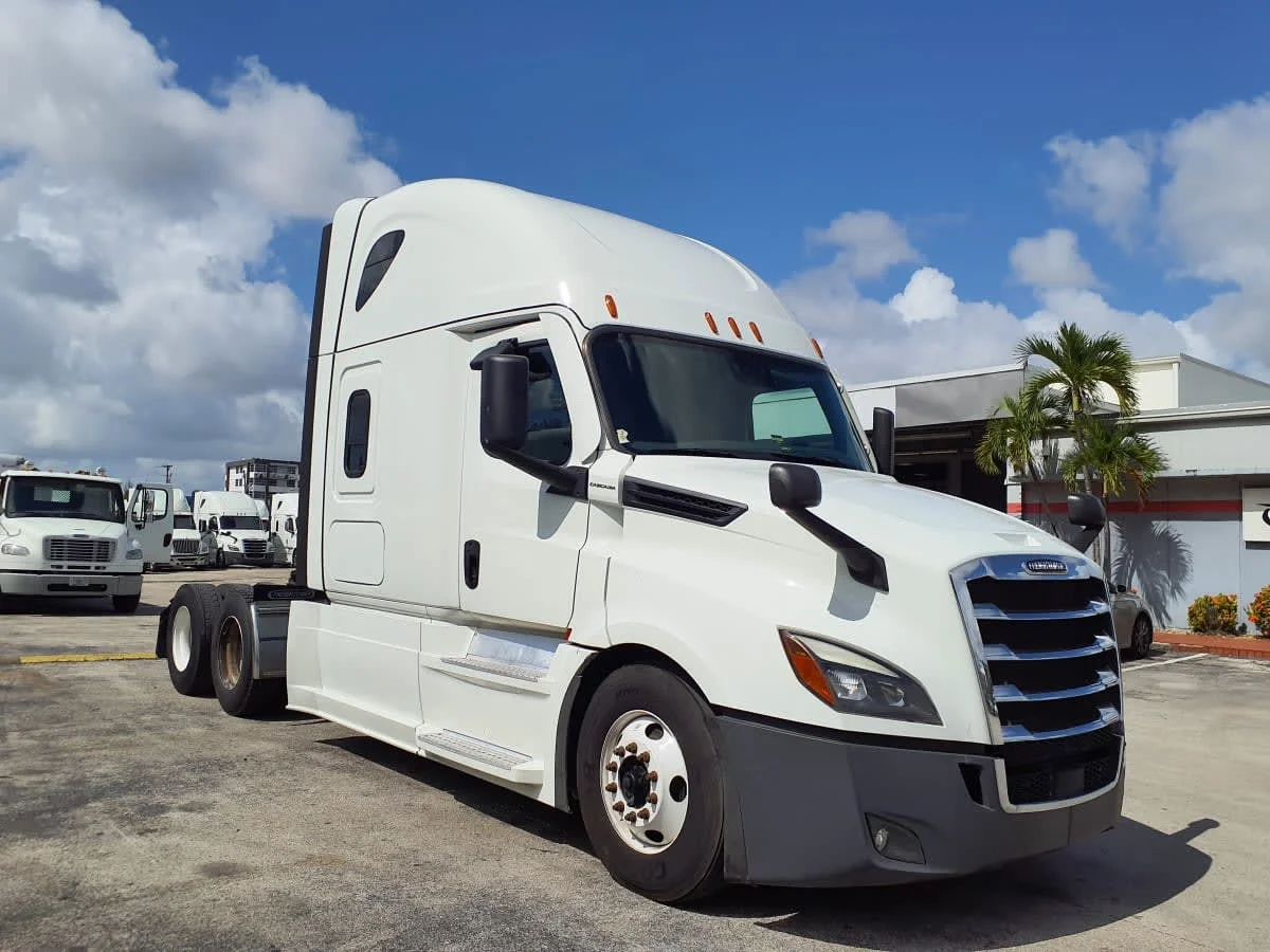 2023 Freightliner Cascadia in Miami, FL — photo 3