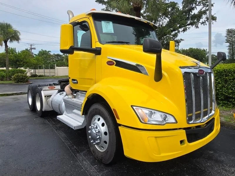 2023 Peterbilt 579 in Fort Lauderdale, FL — photo 11