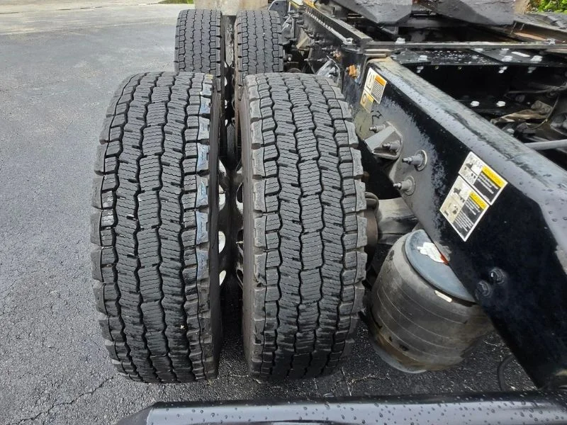 2023 Peterbilt 579 in Fort Lauderdale, FL — photo 6