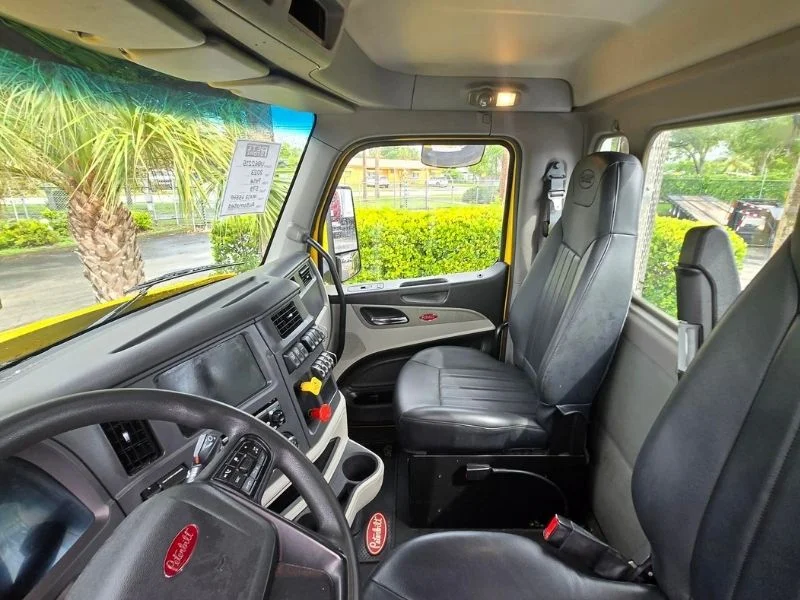 2023 Peterbilt 579 in Fort Lauderdale, FL — photo 14