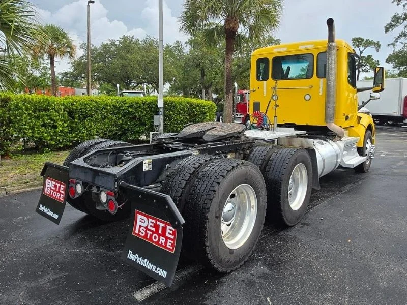 2023 Peterbilt 579 in Fort Lauderdale, FL — photo 13