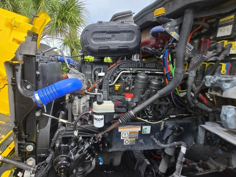 2023 Peterbilt 579 in Fort Lauderdale, FL — photo 5