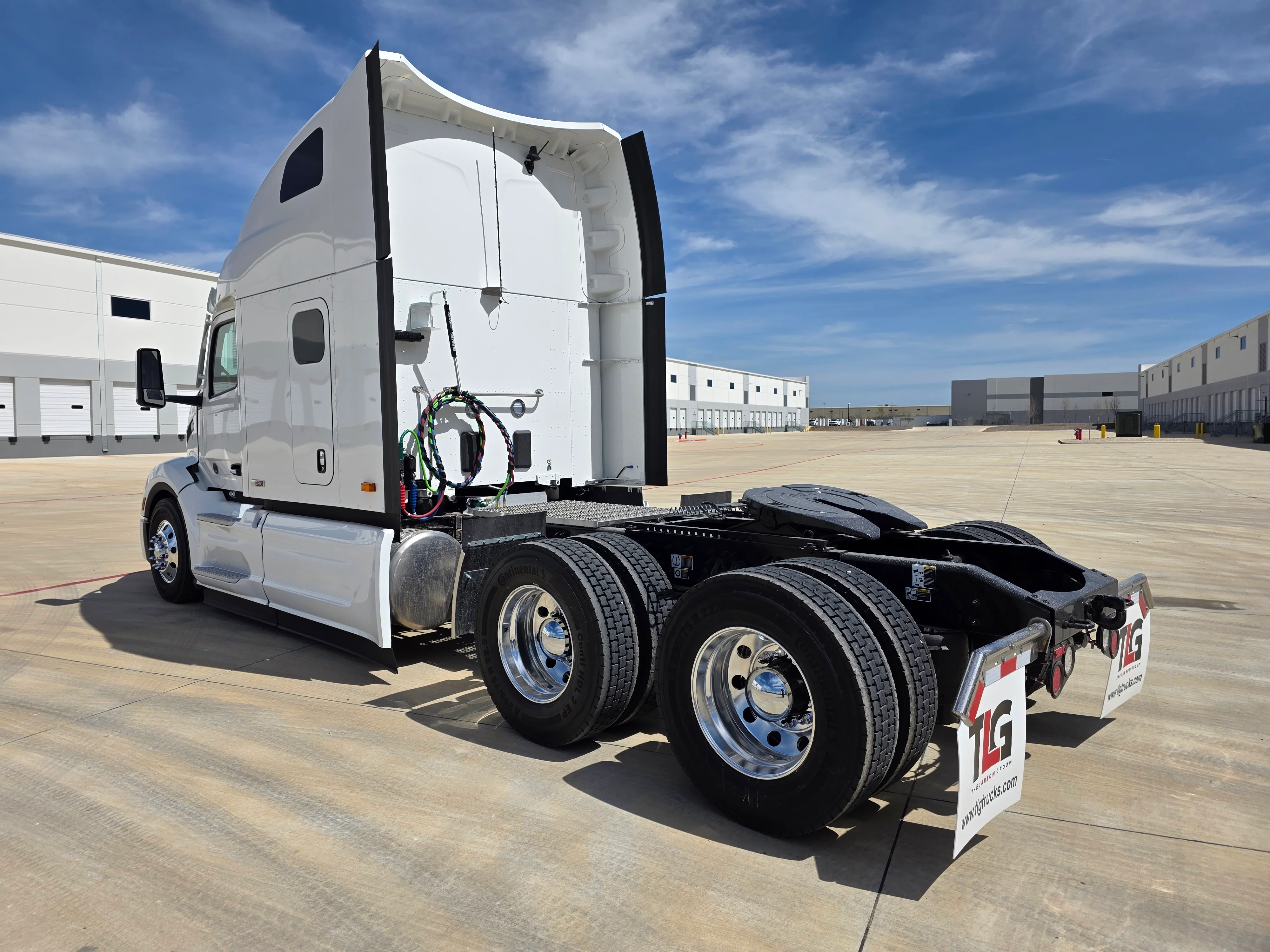 2027 Peterbilt 579 in Charlotte, NC — photo 3