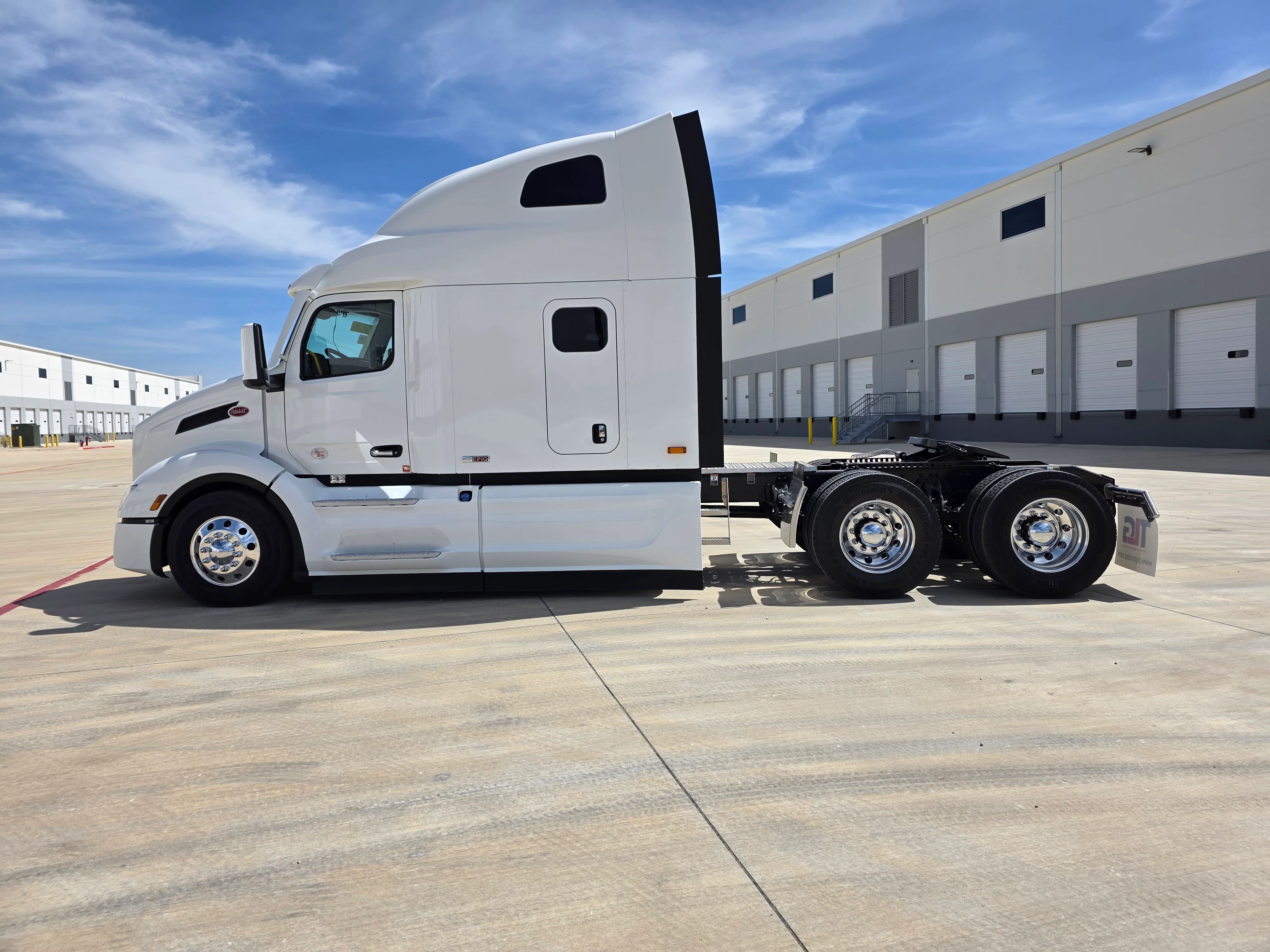 2027 Peterbilt 579 in Charlotte, NC — photo 2