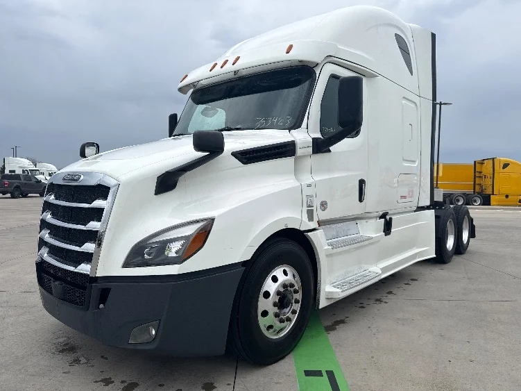 2020 Freightliner Cascadia - image 3
