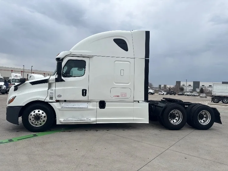 2020 Freightliner Cascadia - image 4