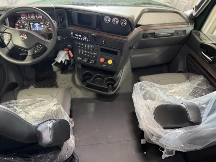 2027 International LT — photo 12