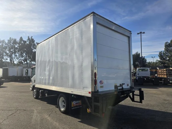 2021 Isuzu NRR - image 9