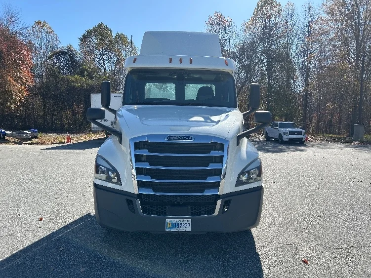 2019 Freightliner Cascadia in Greensboro, NC — photo 2