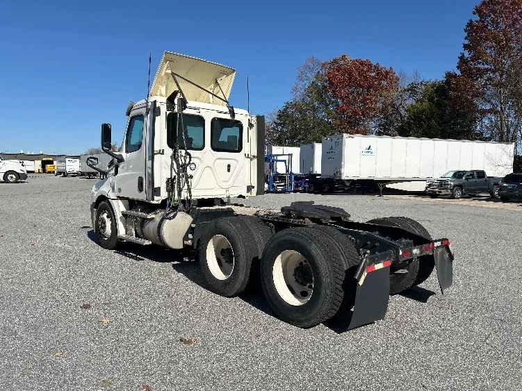 2019 Freightliner Cascadia in Greensboro, NC — photo 5