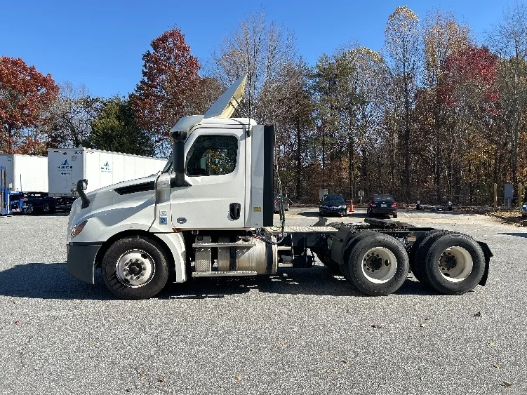 2019 Freightliner Cascadia in Greensboro, NC — photo 4