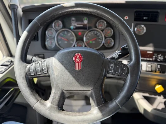 2020 Kenworth T680 in Fort Worth, TX — photo 28