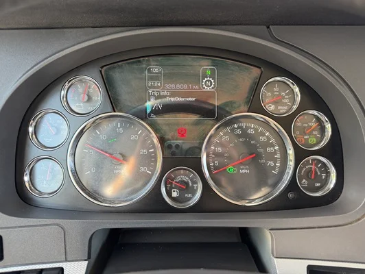 2020 Kenworth T680 in Fort Worth, TX — photo 3