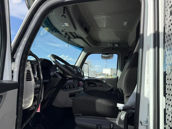 2027 Peterbilt 567 - image 10