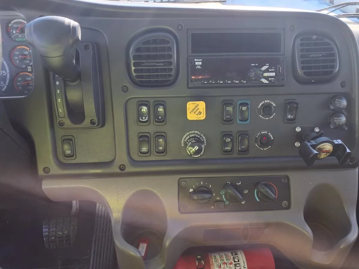 2019 Freightliner M2 106 - image 10