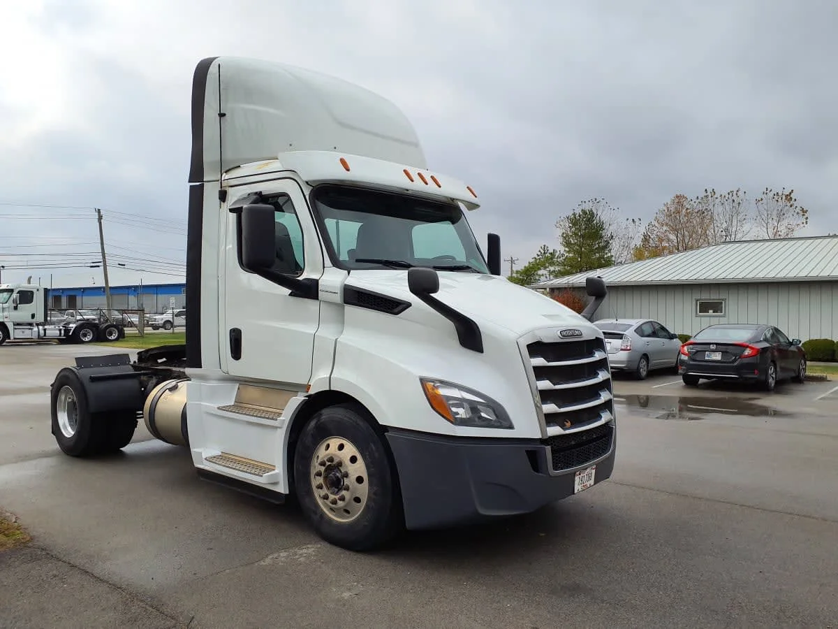 2020 Freightliner Cascadia in Indianapolis, IN — photo 3