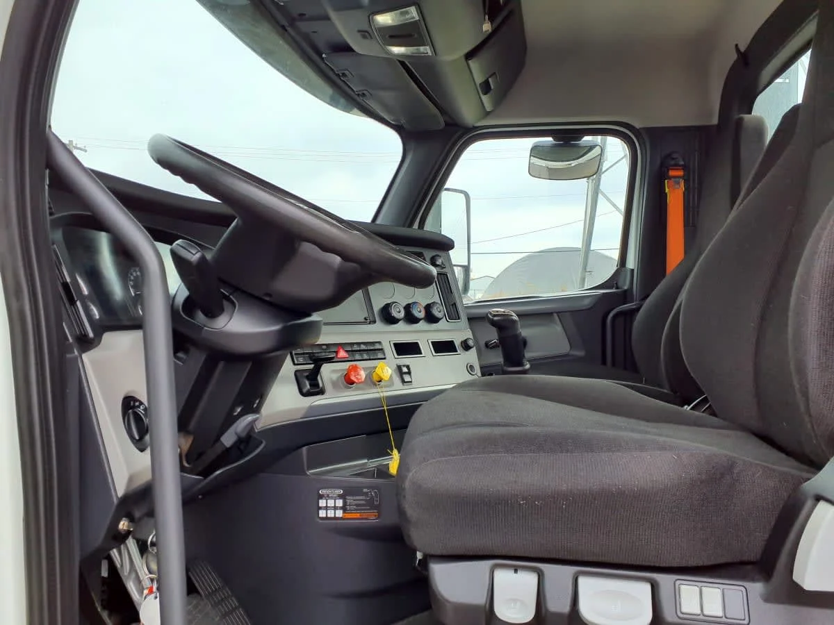 2020 Freightliner Cascadia in Indianapolis, IN — photo 7