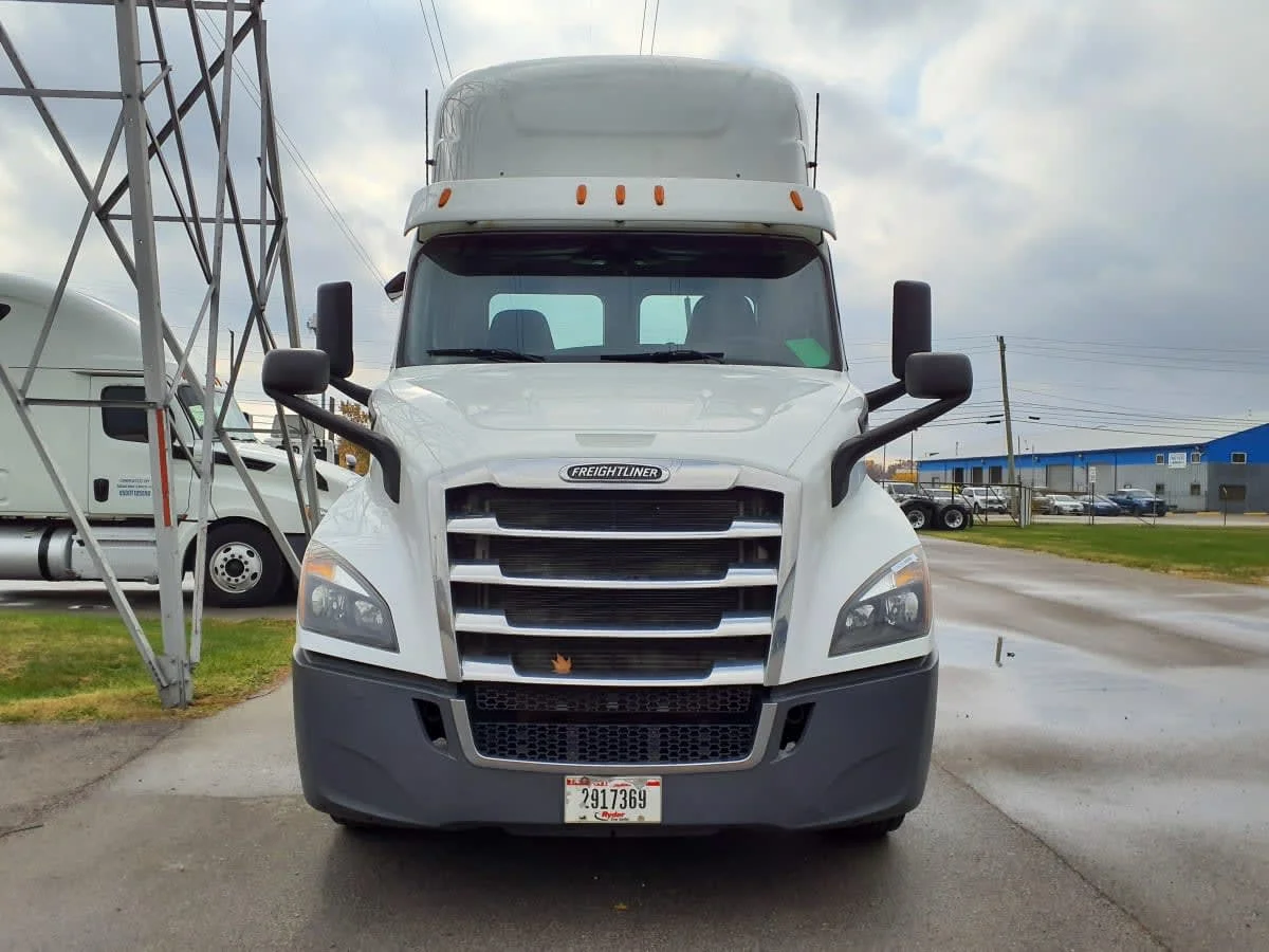 2020 Freightliner Cascadia in Indianapolis, IN — photo 2