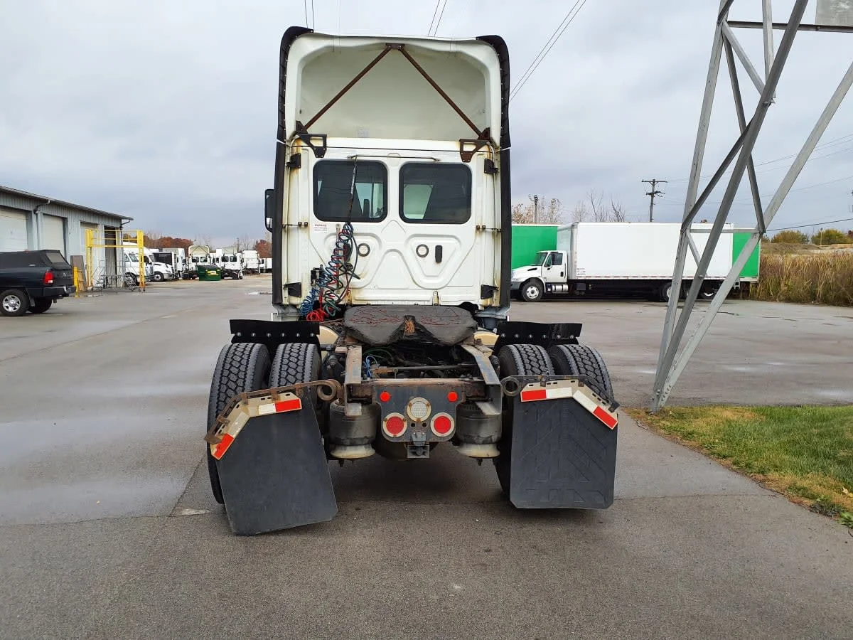 2020 Freightliner Cascadia in Indianapolis, IN — photo 5