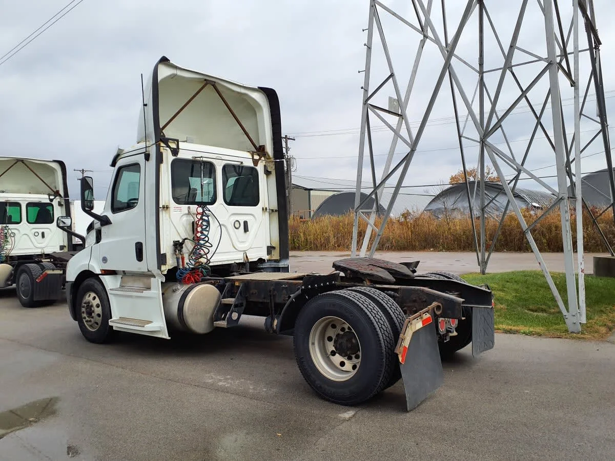 2020 Freightliner Cascadia in Indianapolis, IN — photo 6