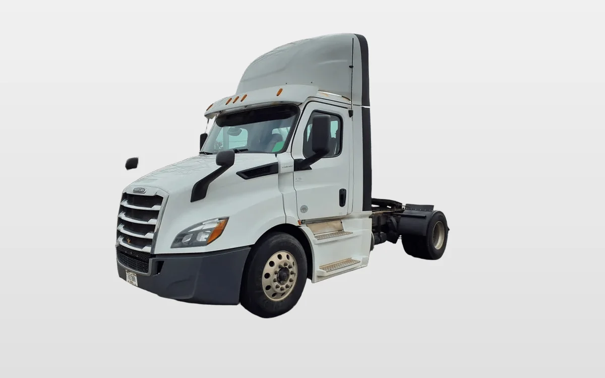 2020 Freightliner Cascadia - image 1