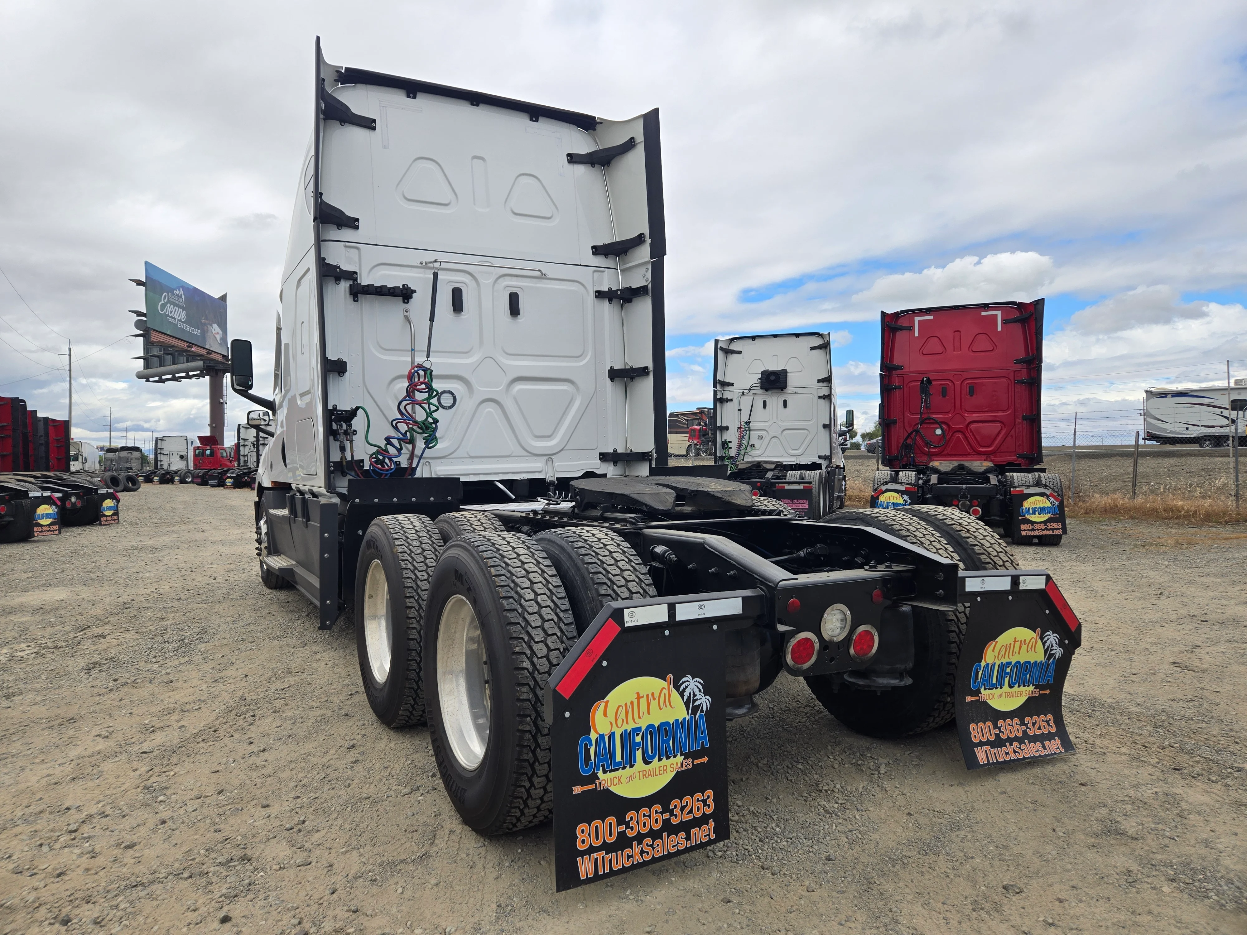 2023 Freightliner Cascadia in French Camp, CA — photo 7