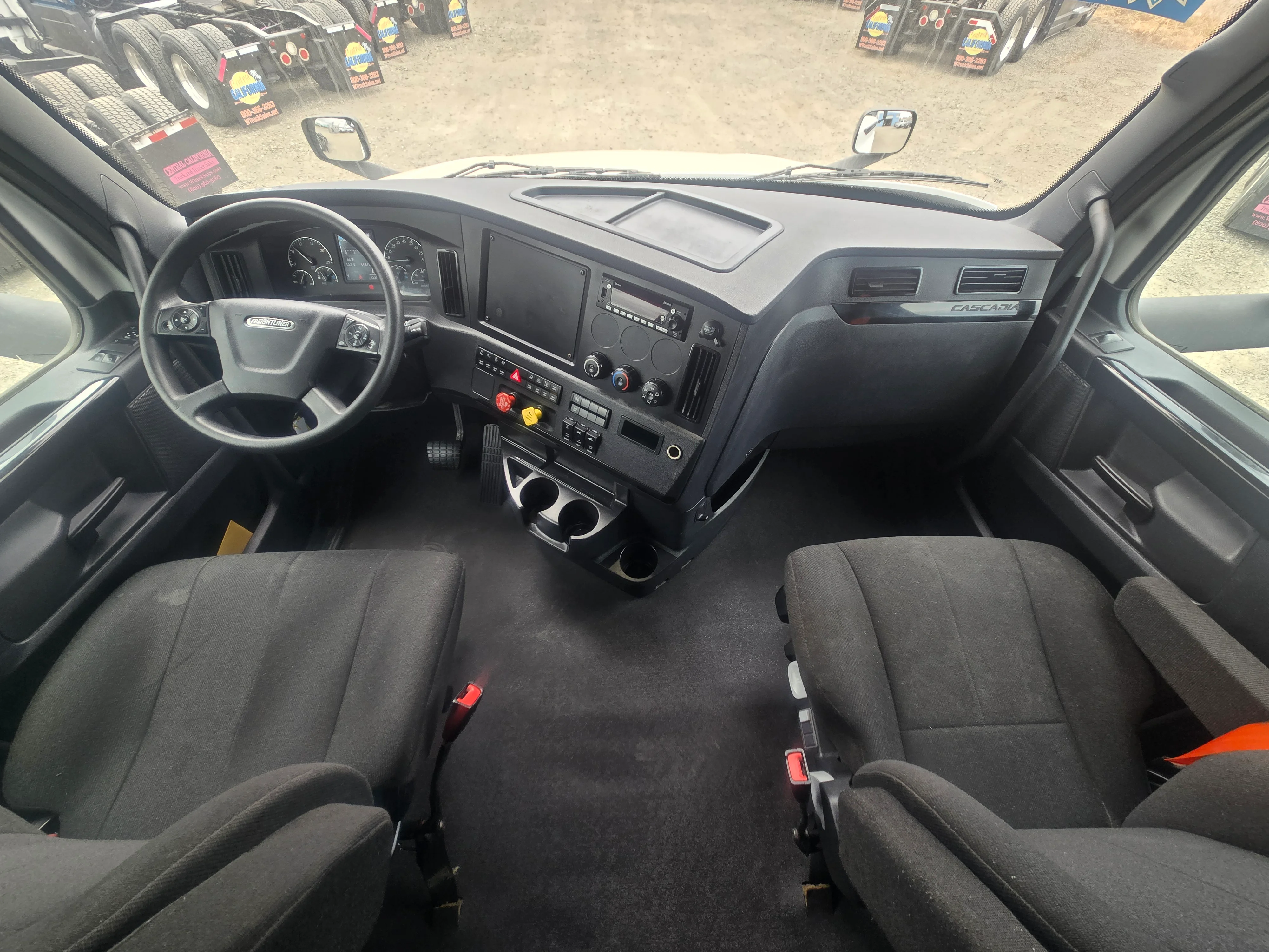 2023 Freightliner Cascadia in French Camp, CA — photo 10