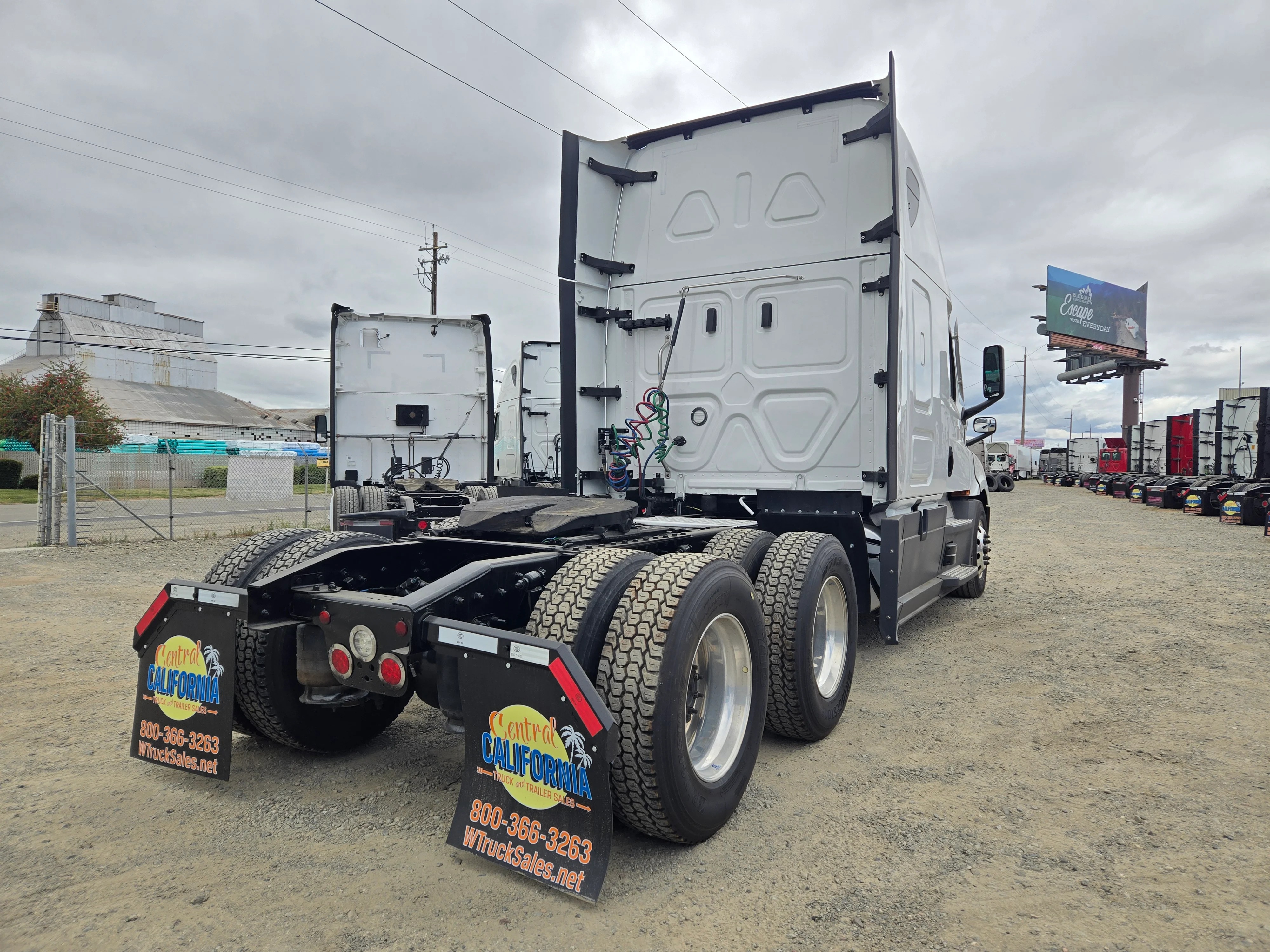 2023 Freightliner Cascadia in French Camp, CA — photo 5