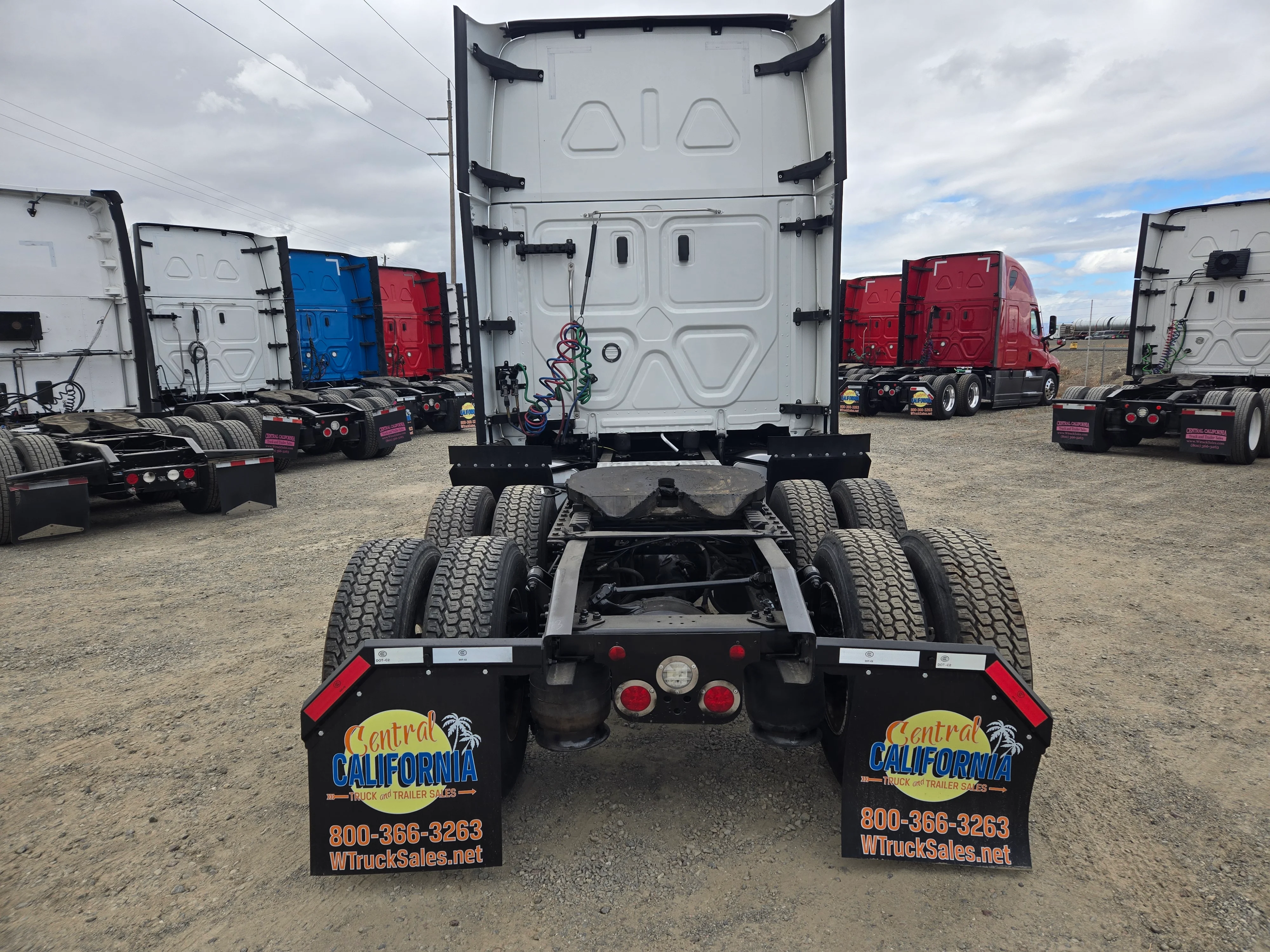 2023 Freightliner Cascadia in French Camp, CA — photo 6