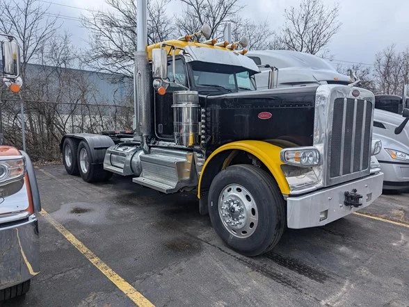 2023 Peterbilt 389 - image 2