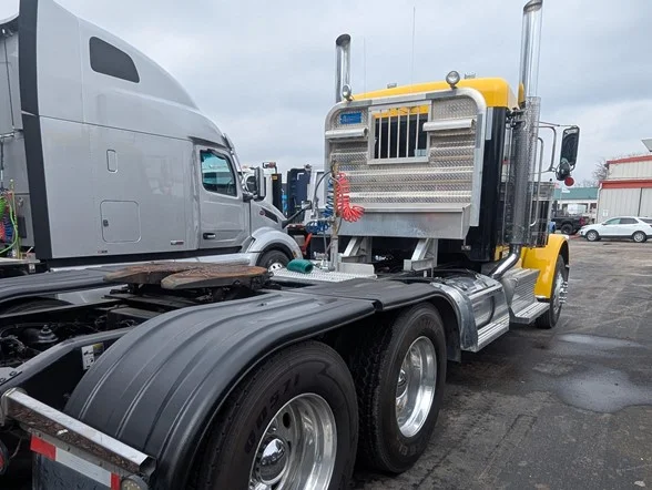 2023 Peterbilt 389 in Etna, OH — photo 4