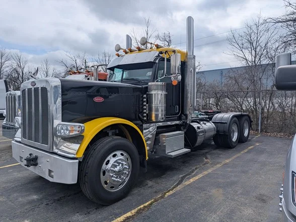 2023 Peterbilt 389 in Columbus, OH