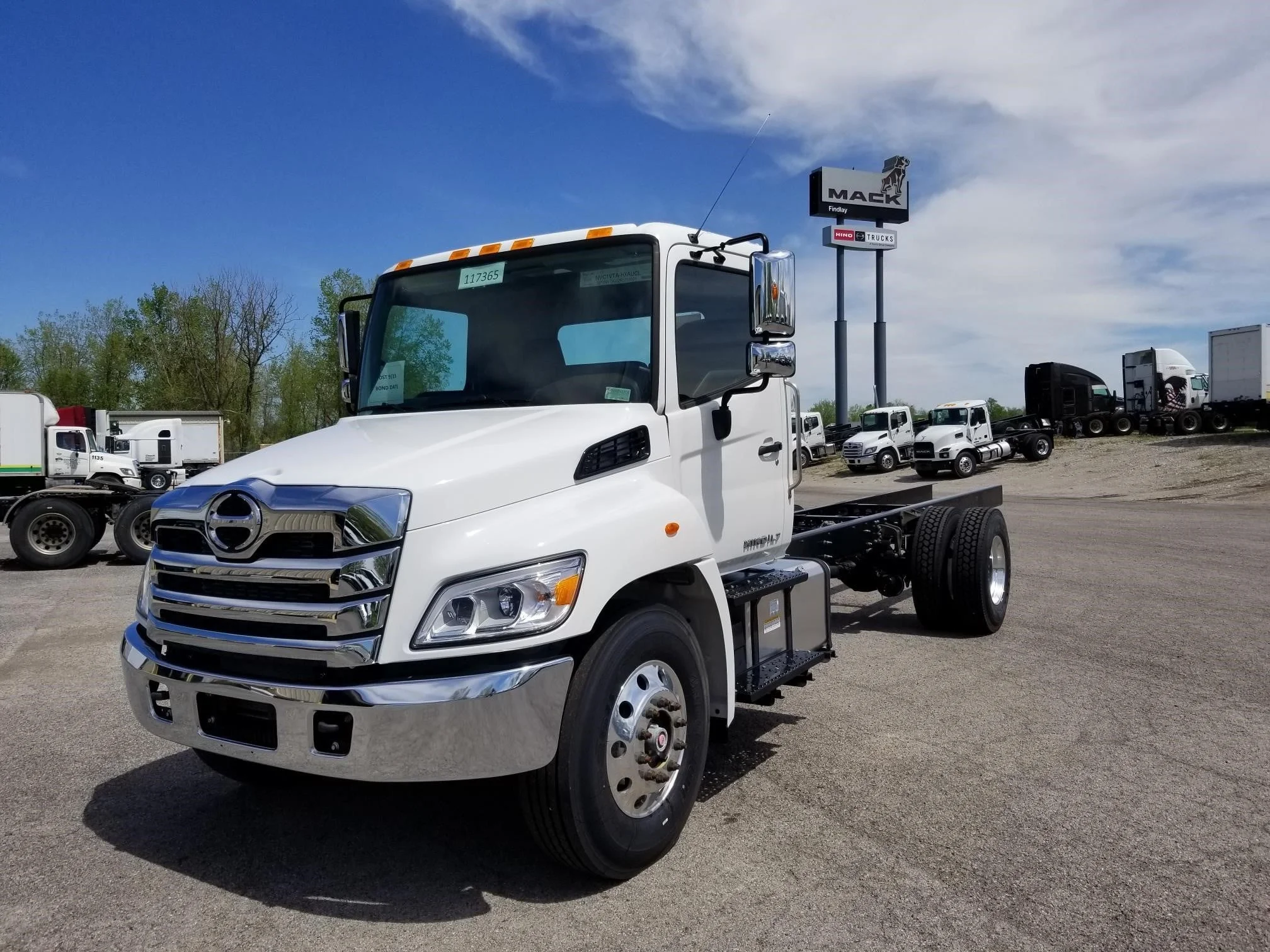 2025 Hino L7 in Findlay, OH — photo 2