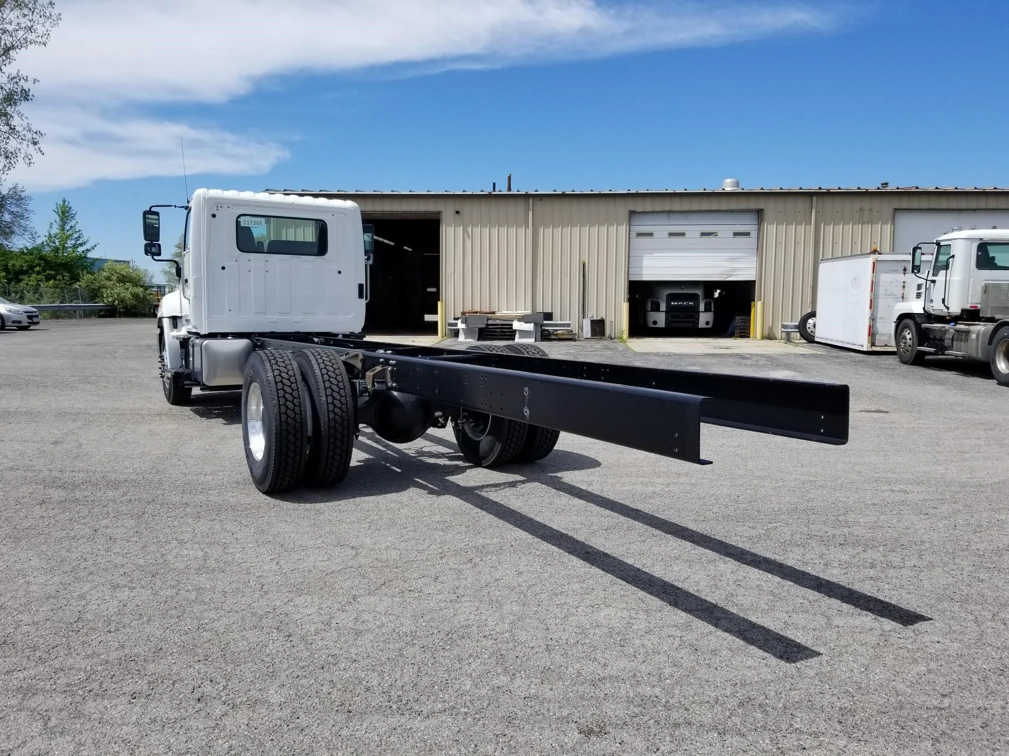 2025 Hino L7 in Findlay, OH — photo 4