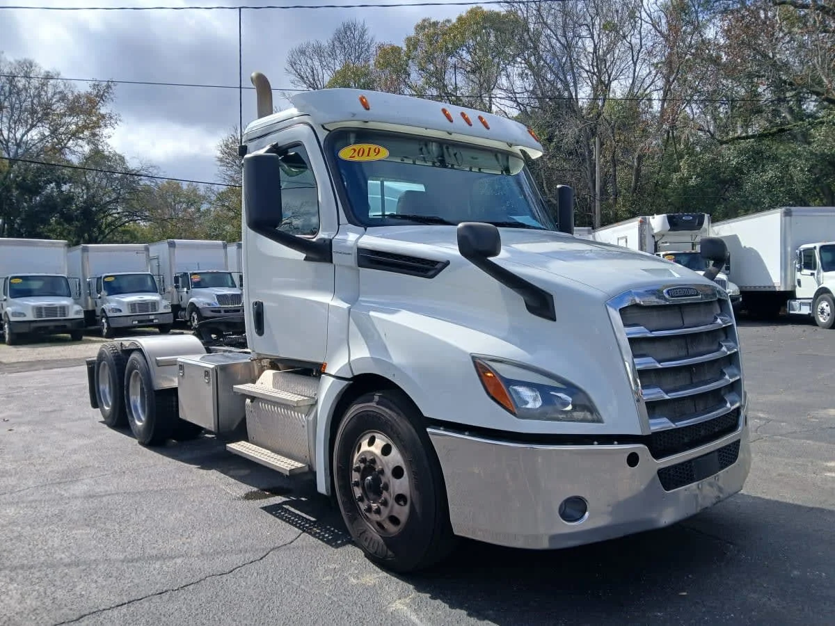 2019 Freightliner Cascadia in Jacksonville, FL — photo 3