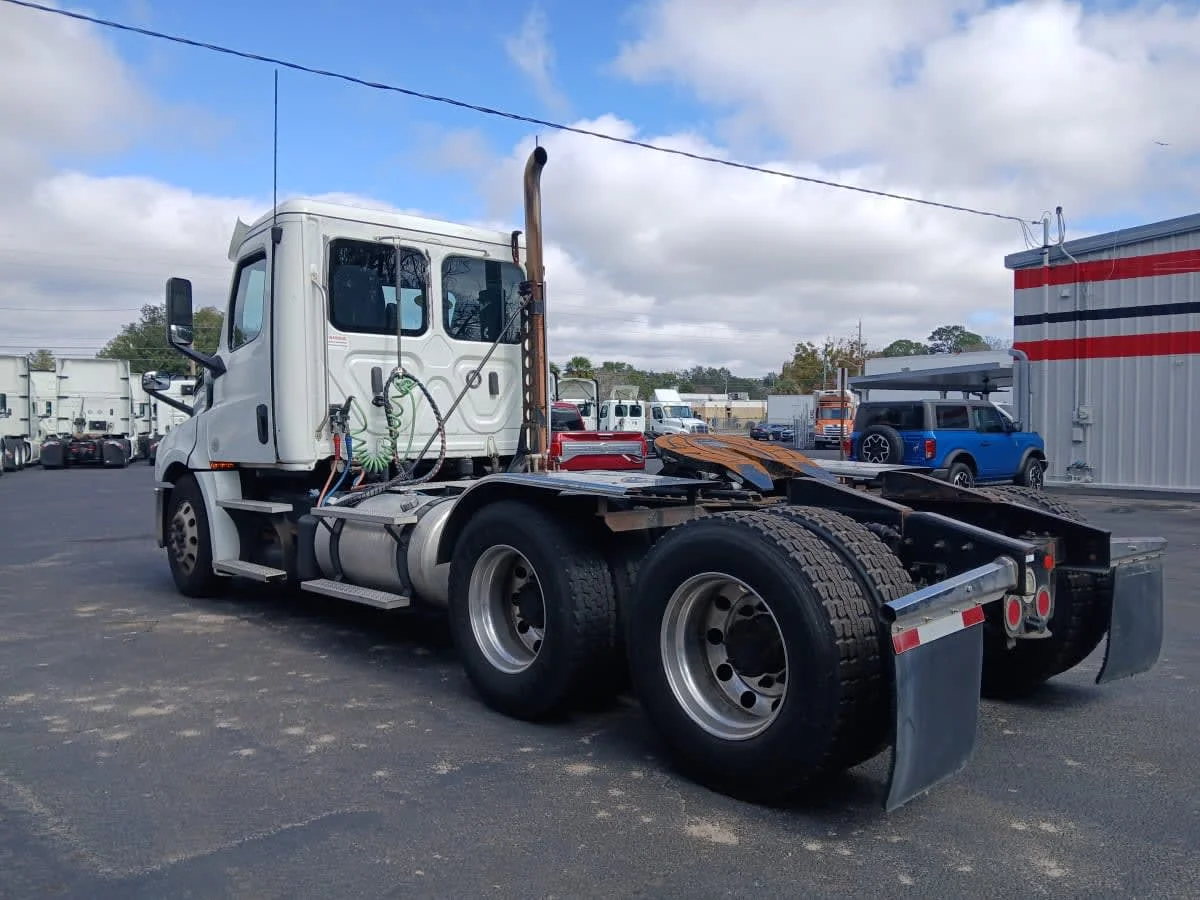 2019 Freightliner Cascadia in Jacksonville, FL — photo 6