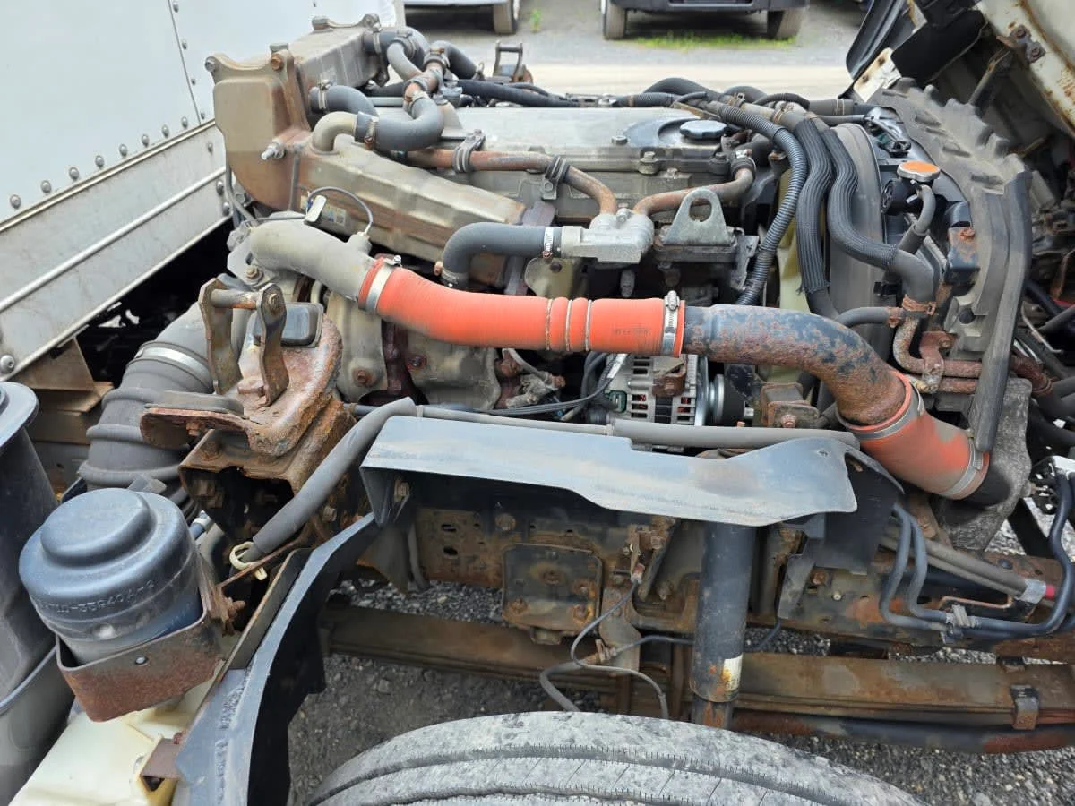 2014 Isuzu NQR - image 15