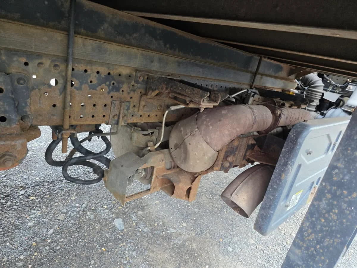 2014 Isuzu NQR - image 10