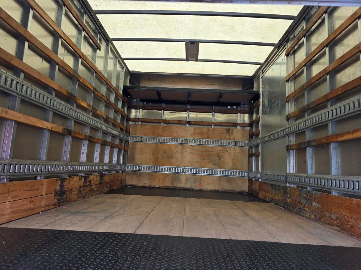 2014 Isuzu NQR - image 8