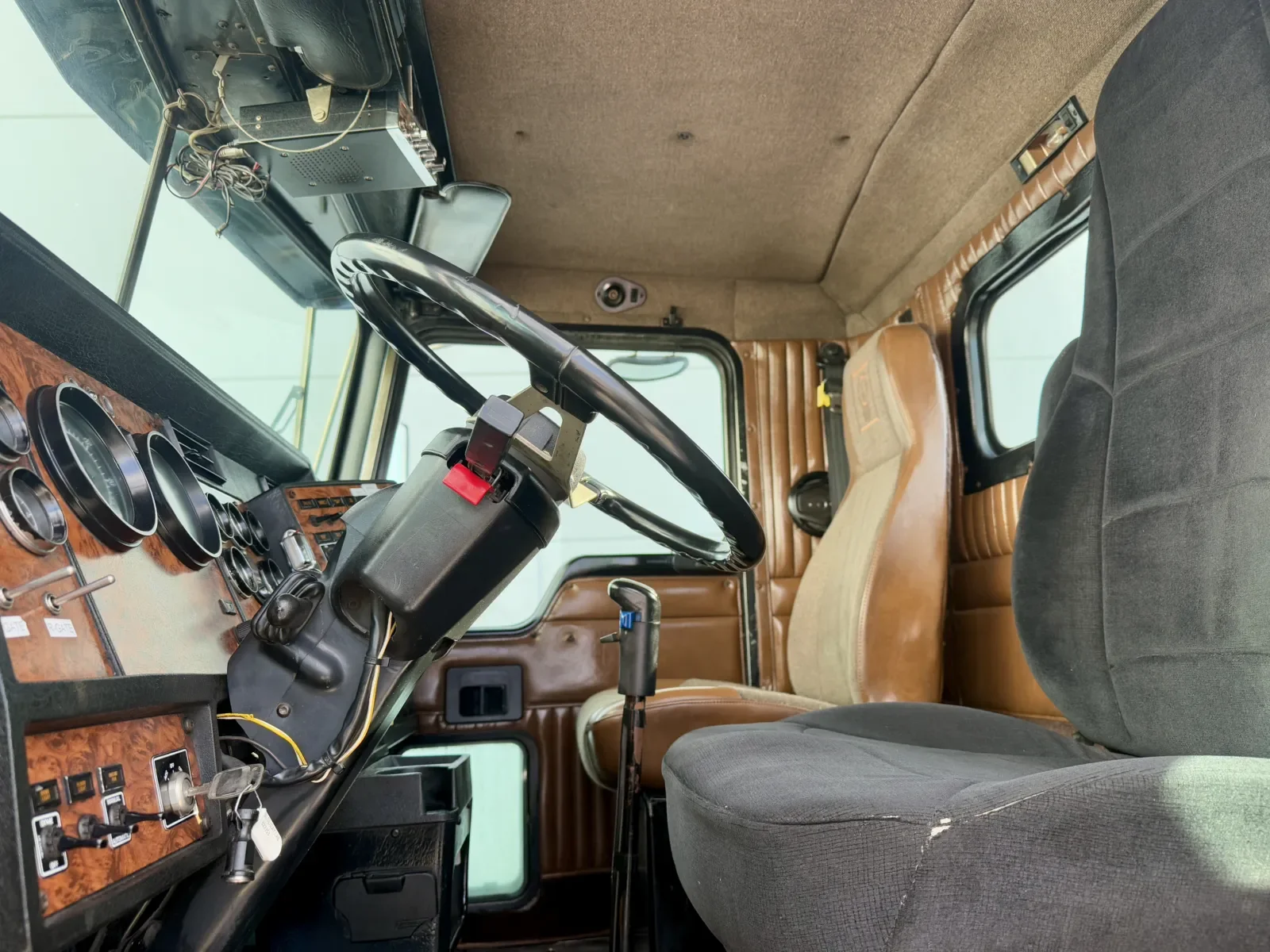 1999 Kenworth W900 - image 14