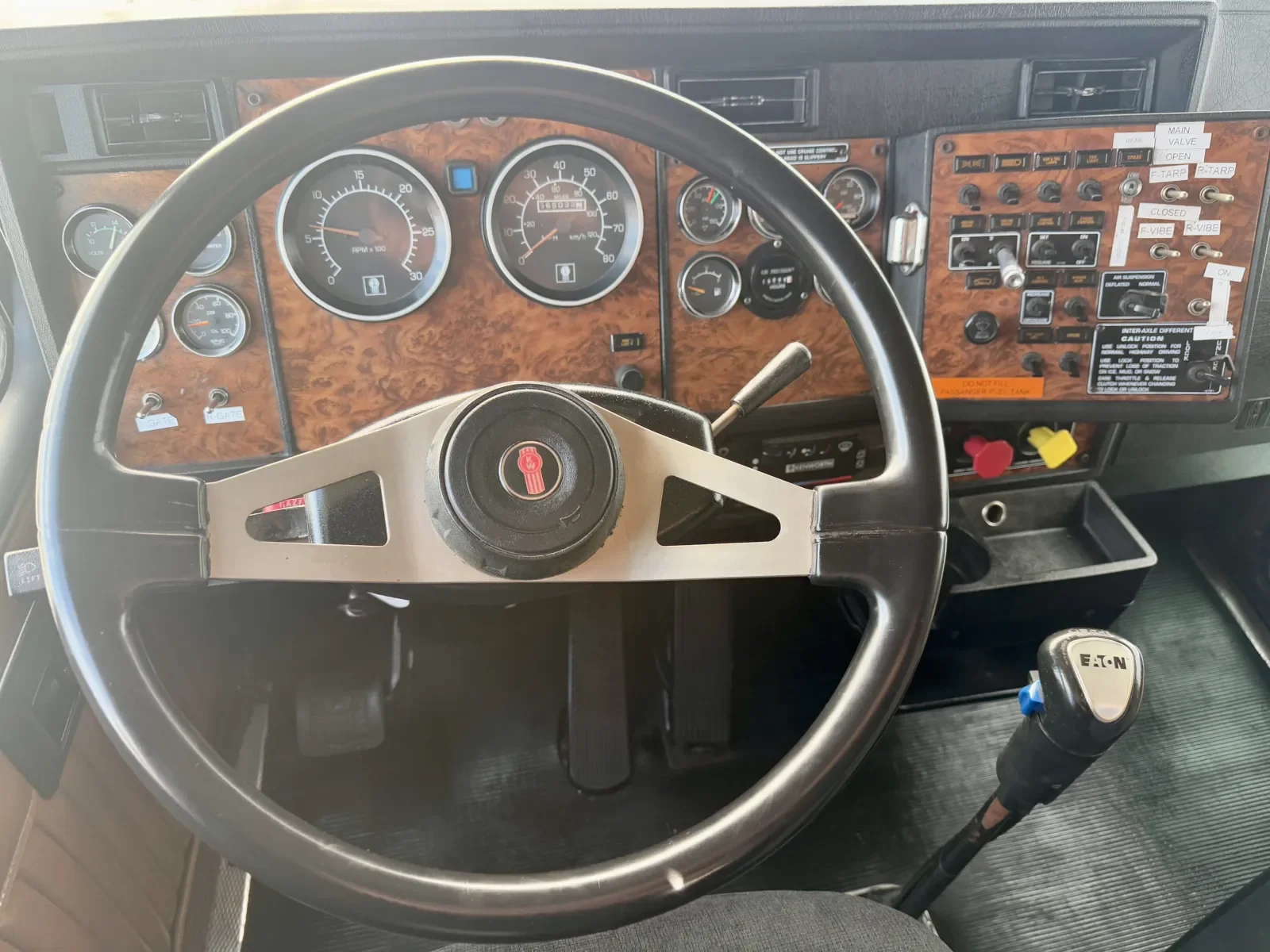 1999 Kenworth W900 in New Lenox, IL — photo 16