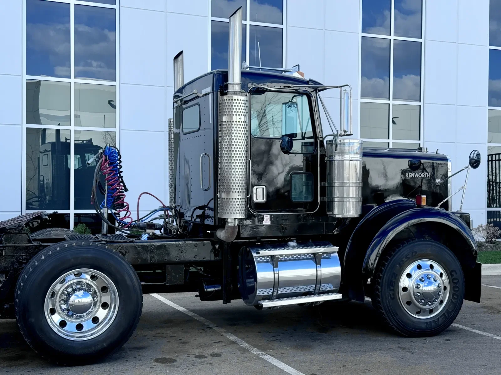 1999 Kenworth W900 - image 7