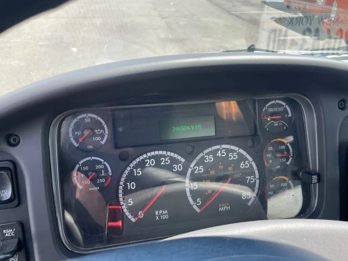 2016 Freightliner M2 106 in Farmingdale, NY — photo 12
