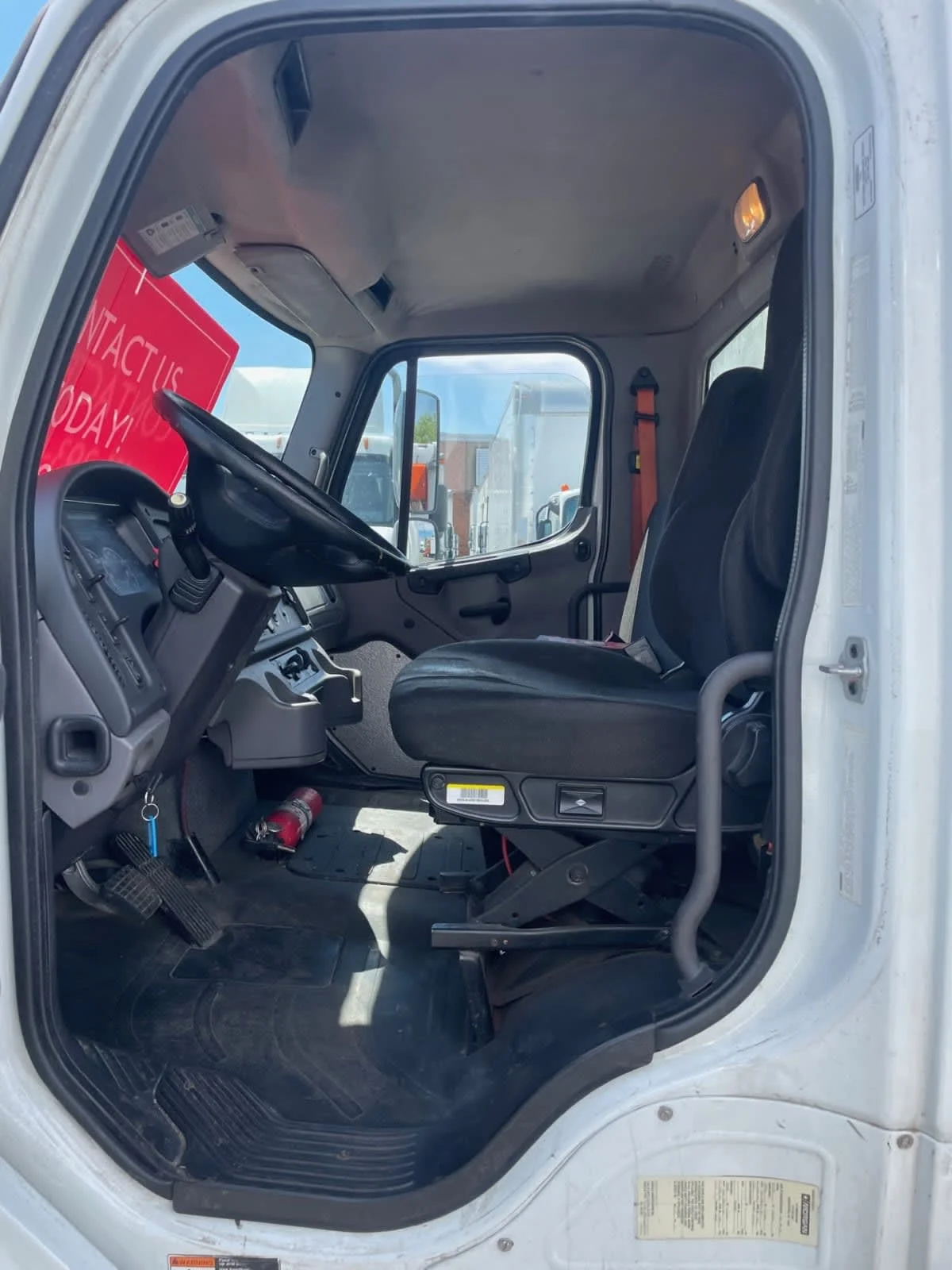 2016 Freightliner M2 106 - image 7