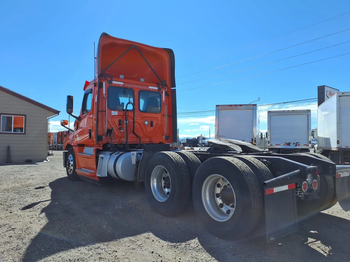 2019 Freightliner Cascadia in Commerce City, CO — photo 6