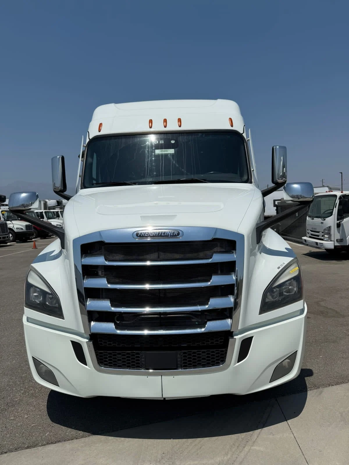 2020 Freightliner Cascadia in Fontana, CA — photo 2