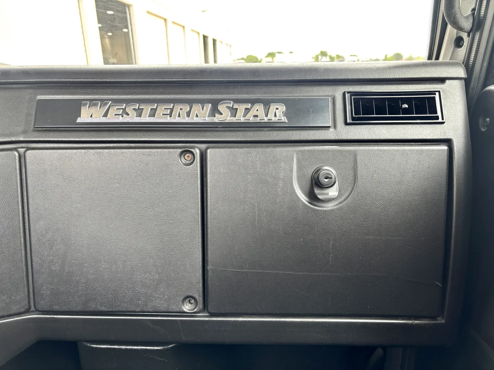 2019 Western Star 4900 - image 19
